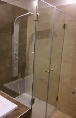 Egyedi üveg zuhanykabin